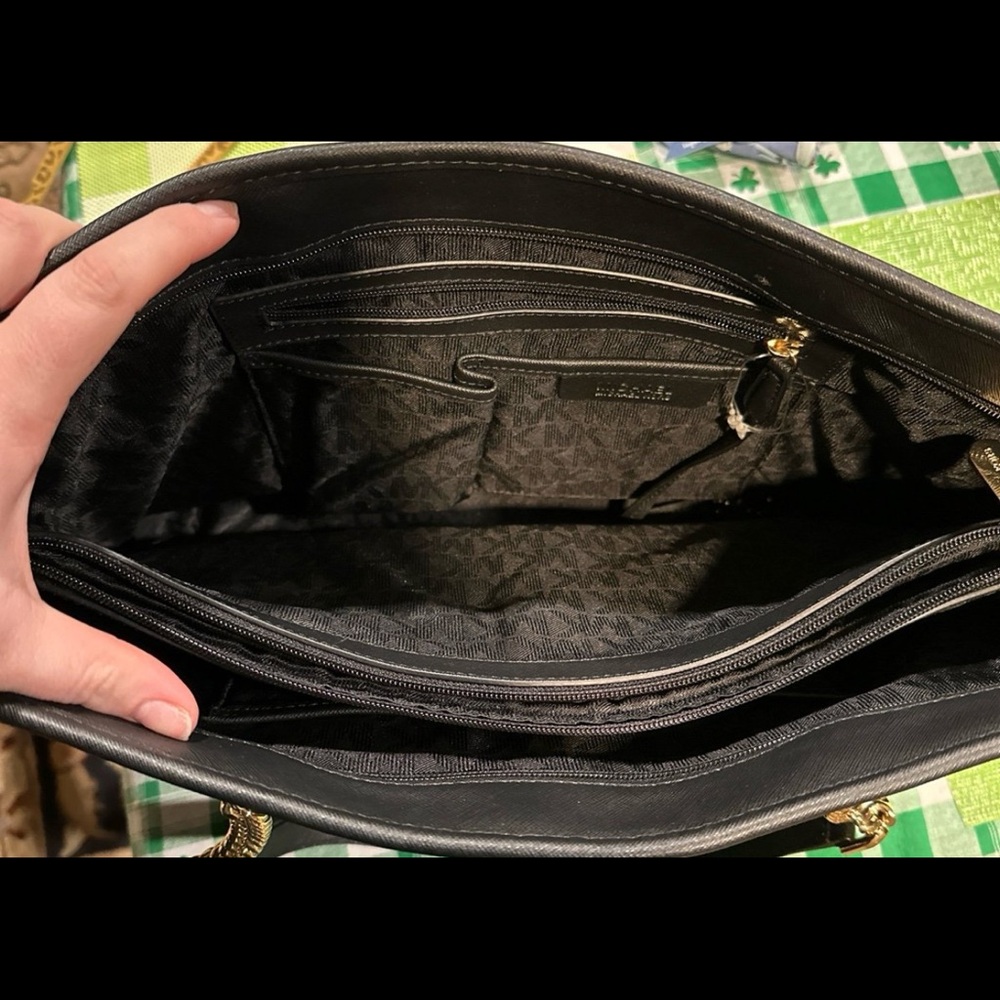 Michael Kors shoulder bag. - Picture 4 of 6